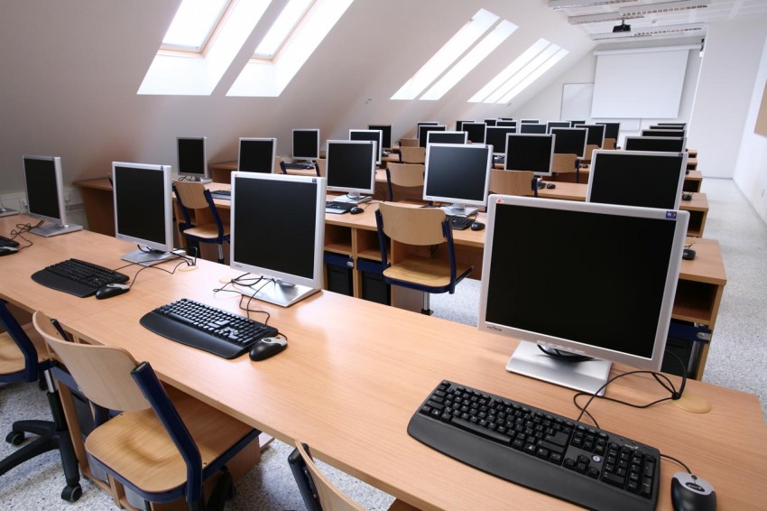 Obchodní akademie Uherské Hradiště Obchodní akademie Uherské Hradiště